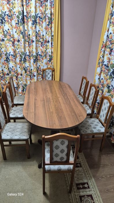 Стол со стульями