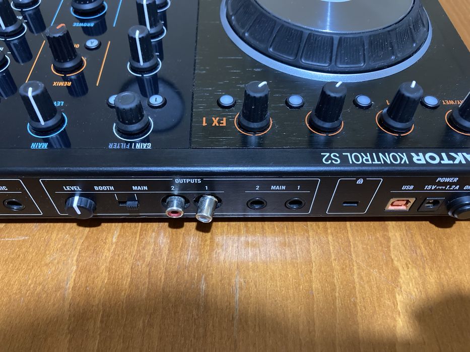 Продавам NI Traktor Kontrol S2 mk2