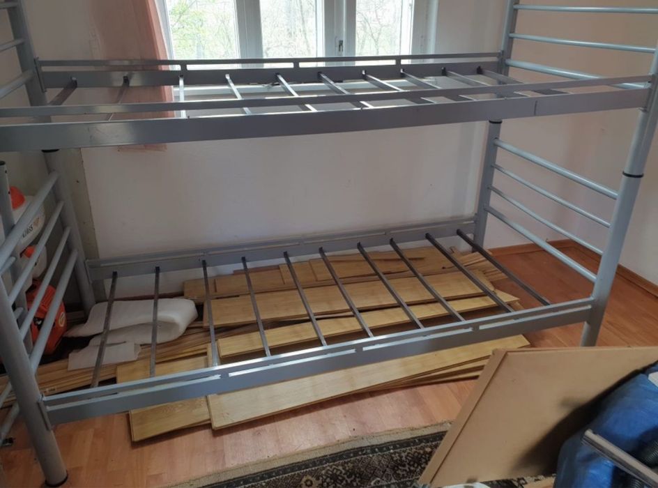 Vand paturi metalice etajate