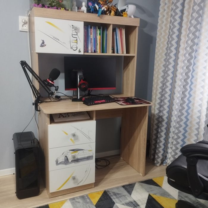 Продам компьютерный стол