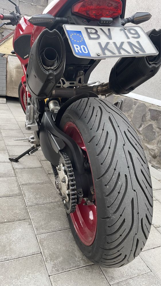 Ducati monster 696