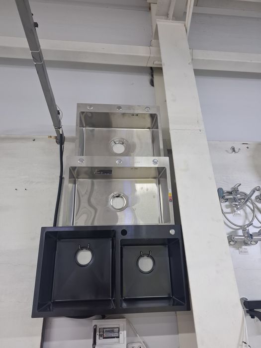 Мойка кухоная из нержавейки.