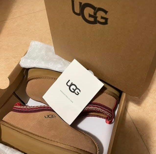 Vând UGG originale