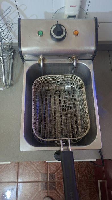 Vând friteuze capacitate 8 l