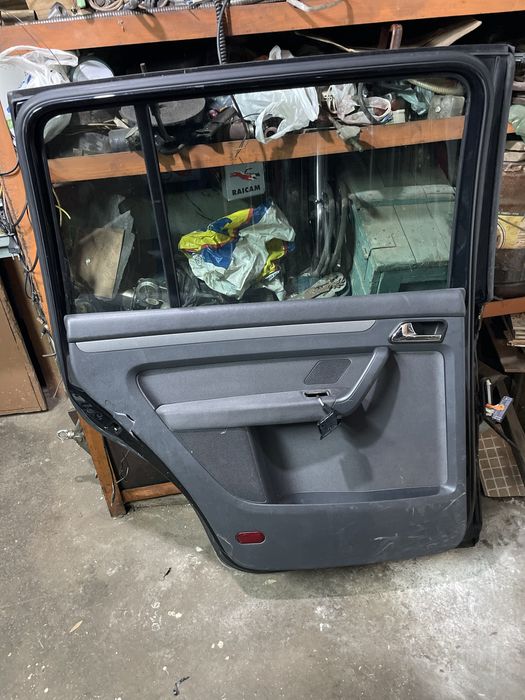 Лява задна врата на Фолксваген Туаран 2006 г