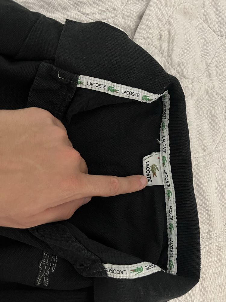 Продавам маркова тениска с яка (Lacoste). Размер S/M