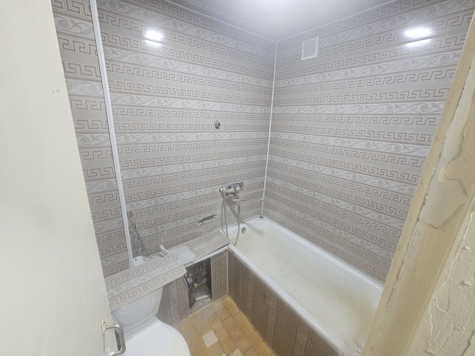 1 хоналик килинган квартира 3-каватдан сотилади. Ор: Горгаз, Бух-Сити