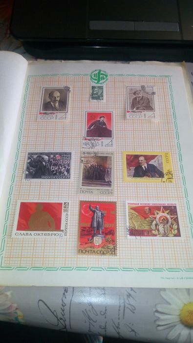 Колекция от стари пощенски марки в албум на Владимир Илич Ленин от 187