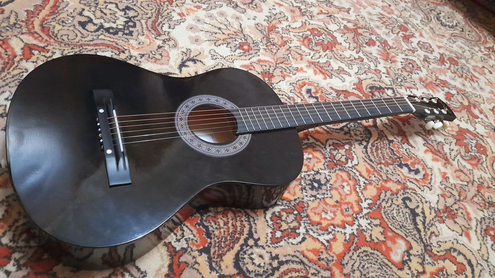 Срочно продаю Гитару
