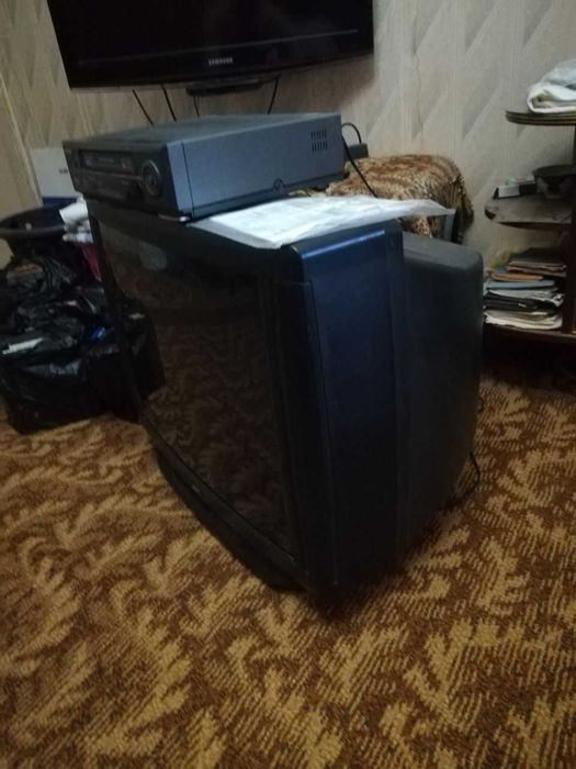 Большой Телевизор (29) видеомагнитофон и кассеты