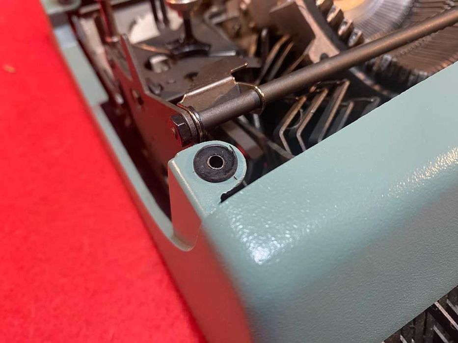 Masina de scris Olivetti Lettera 32