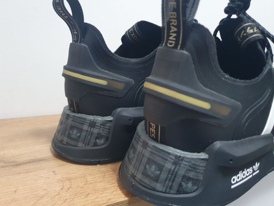 Маратонки Adidas Originals NMD R1 V3