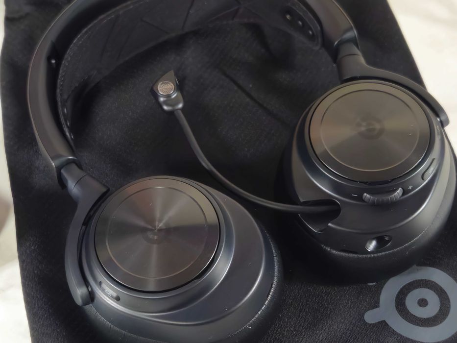 SteelSeries Arctis Nova Pro Wireless: Топ звук и безкраен гейминг!