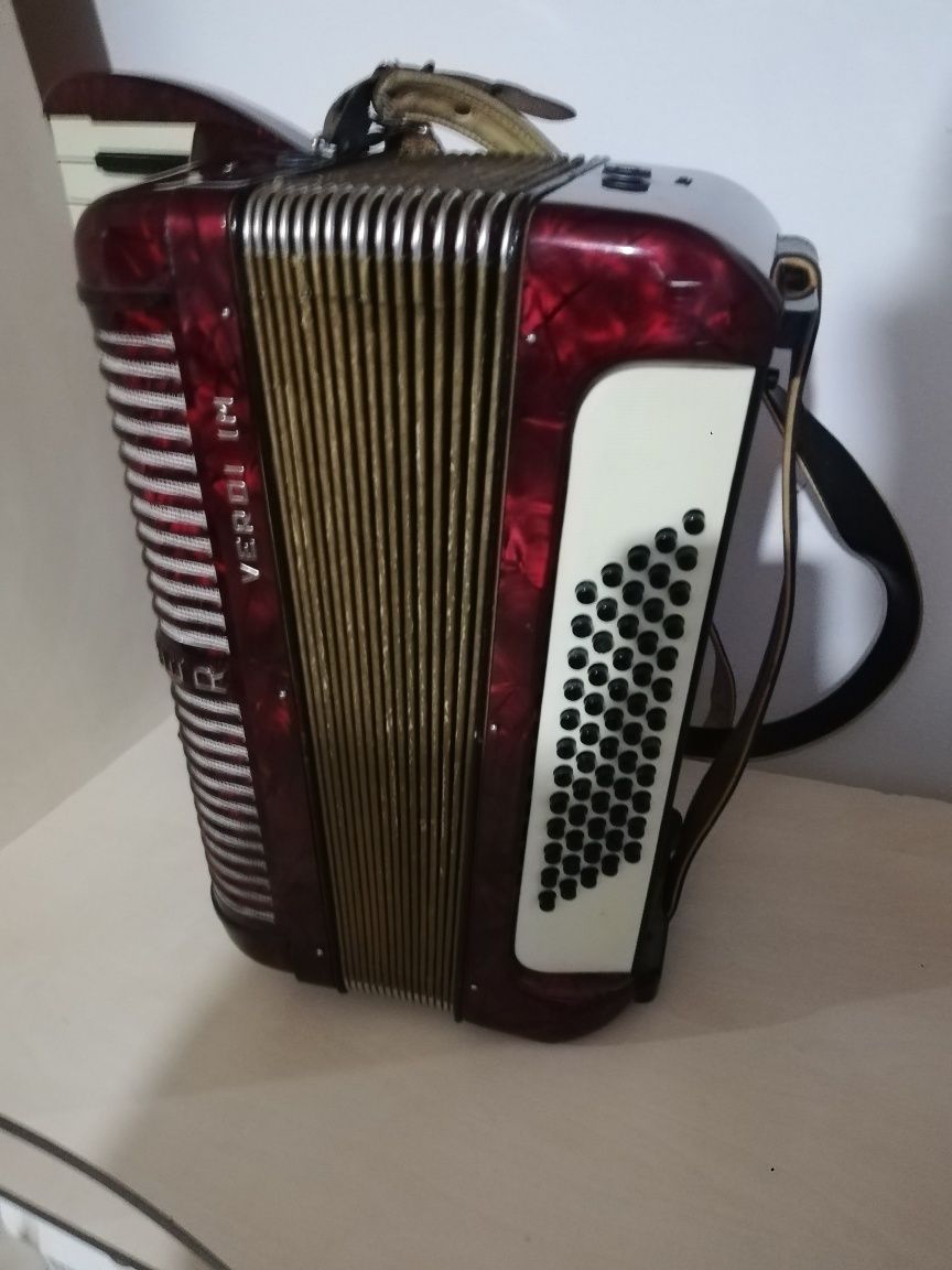 acordeon hohner 60 basi