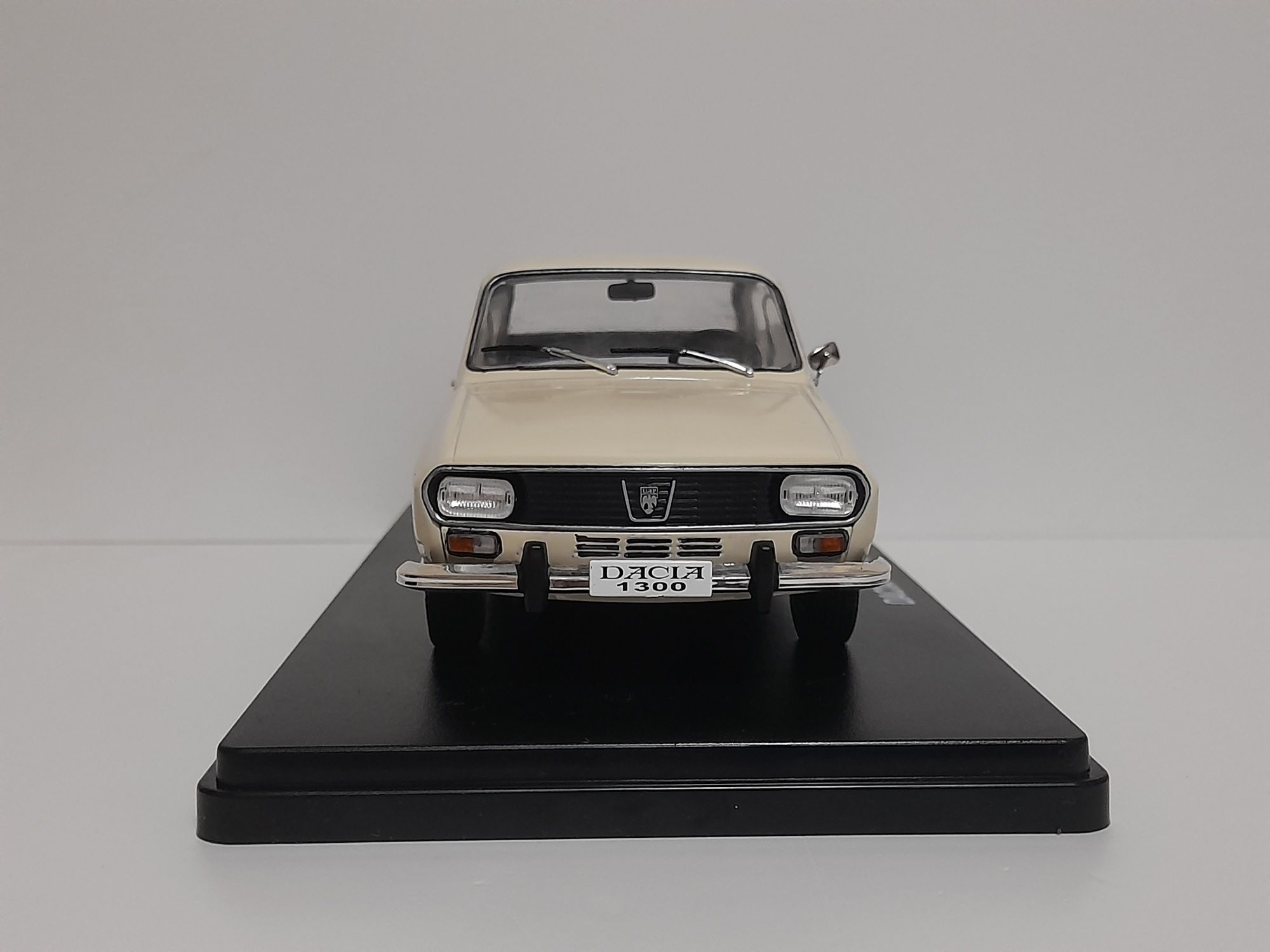 Macheta dacia 1300 crem (alb40) scara 1:24 hachette