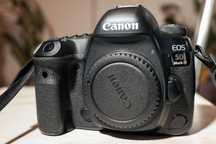 Canon 5D Mark IV – shutter schimbat + 2x card CF 16 GB bonus