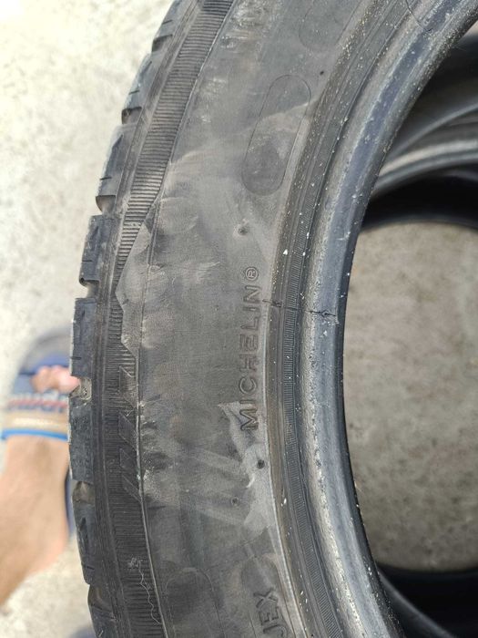 Vand doua anvelope iarna Michelin