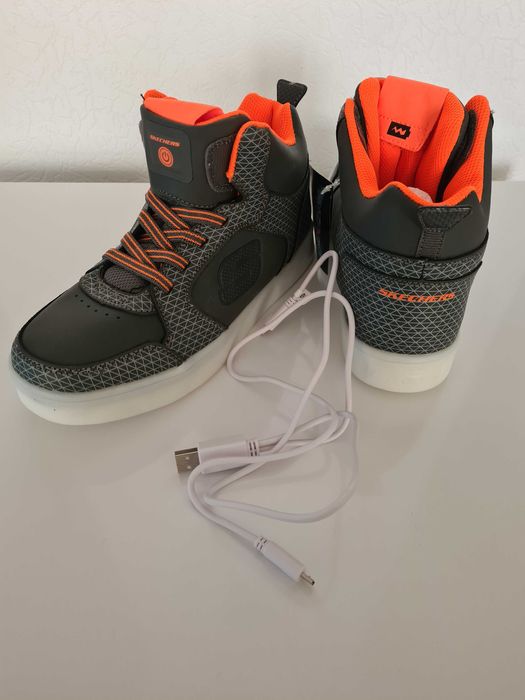 кроссовки Skechers  37р-р