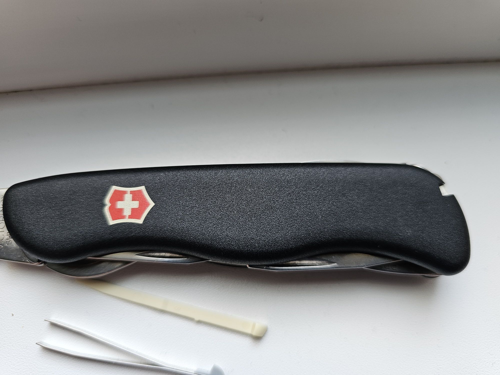 Ново швейцарско ножче Victorinox + подарък нов оригинален кожен калъф