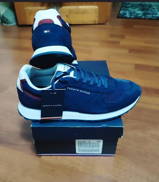 Tommy Hilfiger nr 41(26 cm) noi