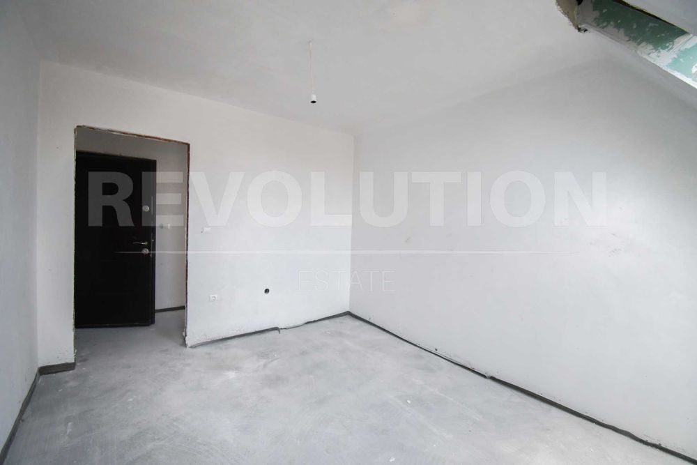 Продава се Тристаен апартамент в София, Център - 97 кв.м за 1987 €/кв.м - Снимка #1