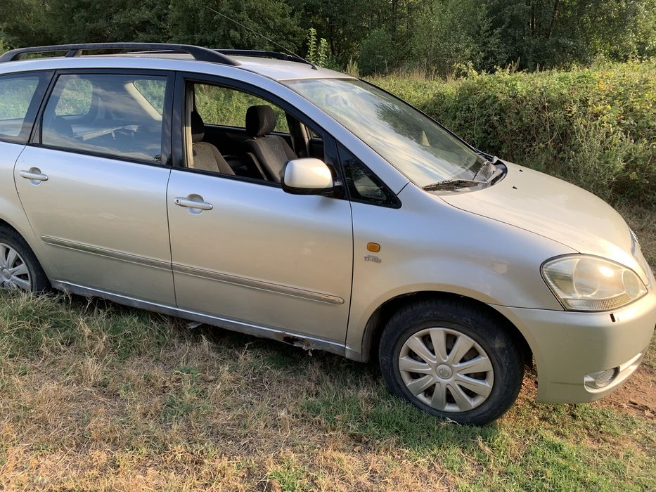 На части. Тойота Авенсис Версо, 2002 г., дизел, 2000 куб., 116 к.с