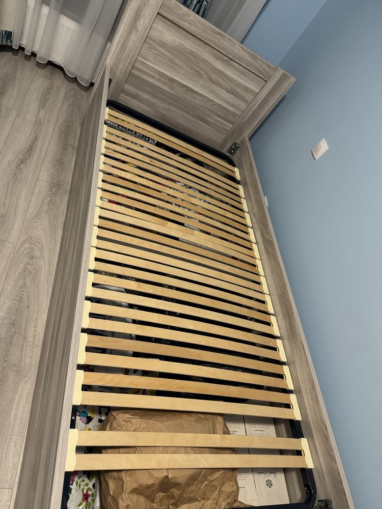 Продавам единично легло с матрак 200/100