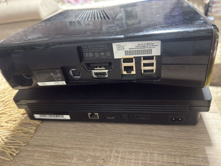 Vand xbox 360 si ps3 fara nimic doar consola