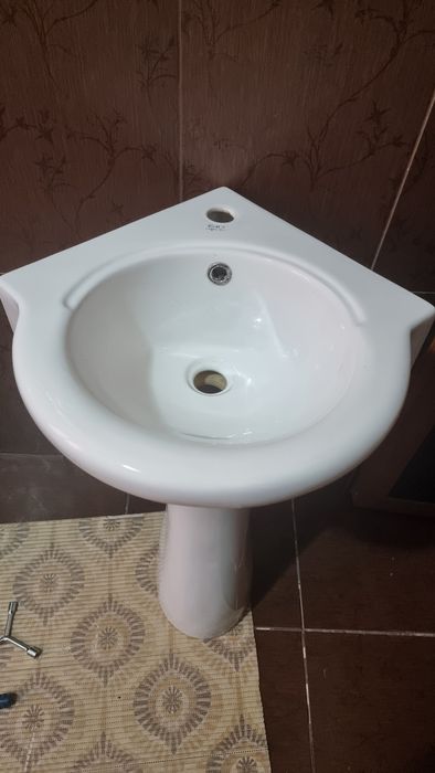 Раковина угловая