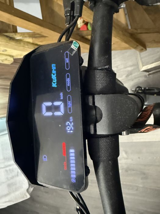 Trotineta electrica pliabila