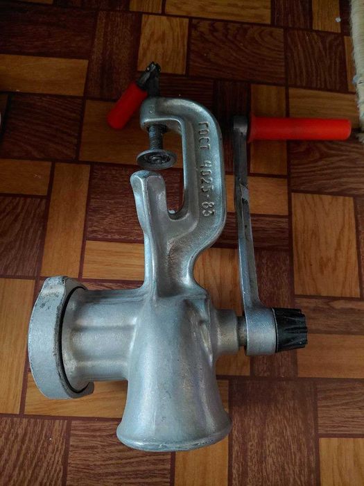 Ручная мясорубка