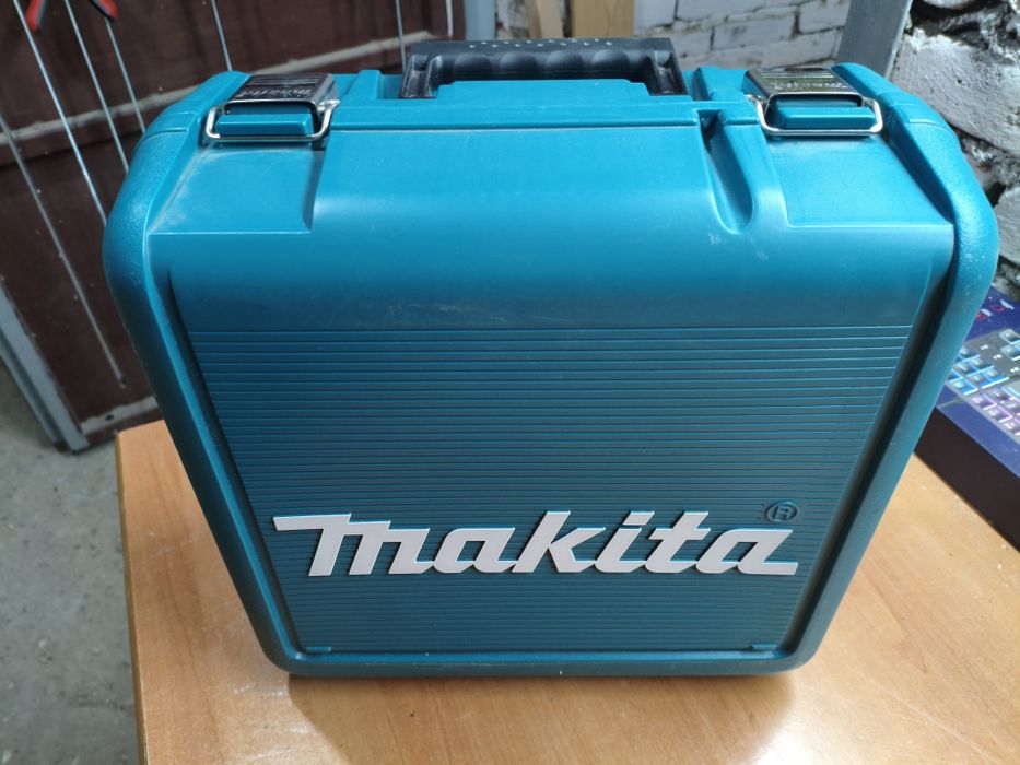 Оберфреза Makita RP0900X 1/4, 3/8