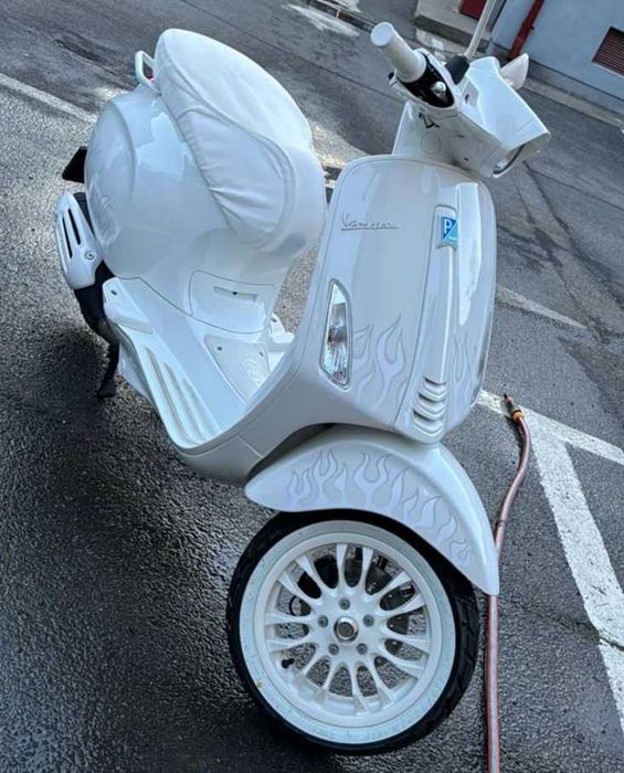Vand scuter VESPA - editie limitata JUSTIN BIEBER