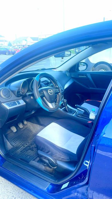 Mazda 3 Berlina 1.6 benzină 105 CP – întreținută, consum mic.