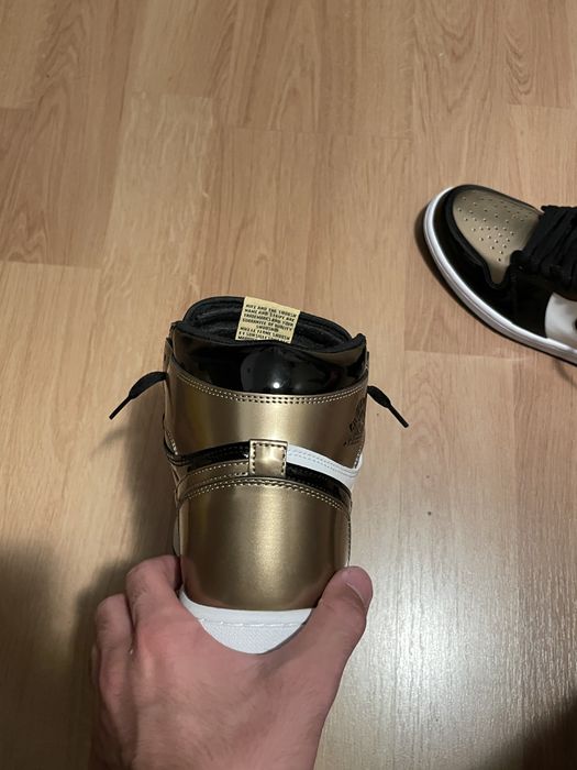 Air Jordan 1 high Gold Toe