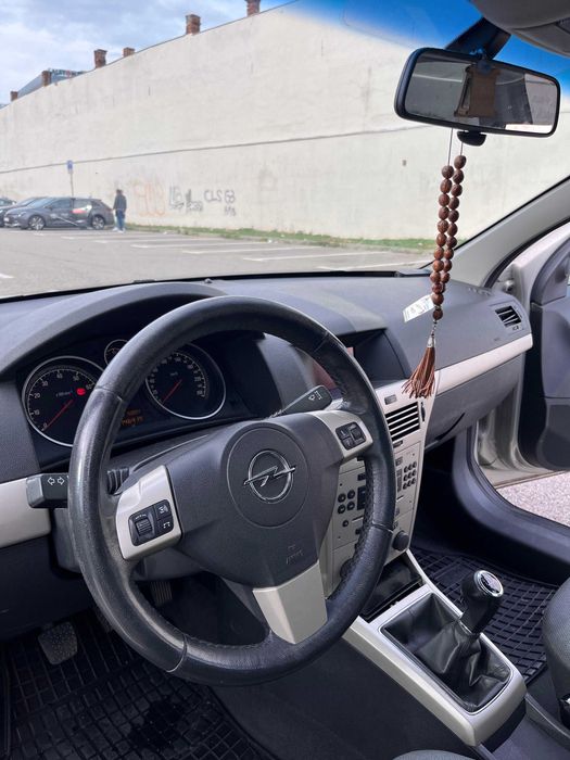 Opel Astra H sedan 2008 1.6 benzina UNIC PROPRIETAR