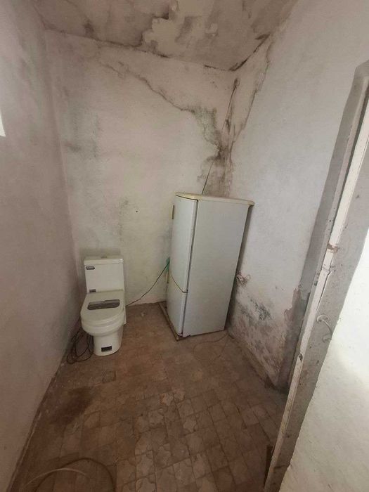 Uy(dom) sotiladi. 3 xona