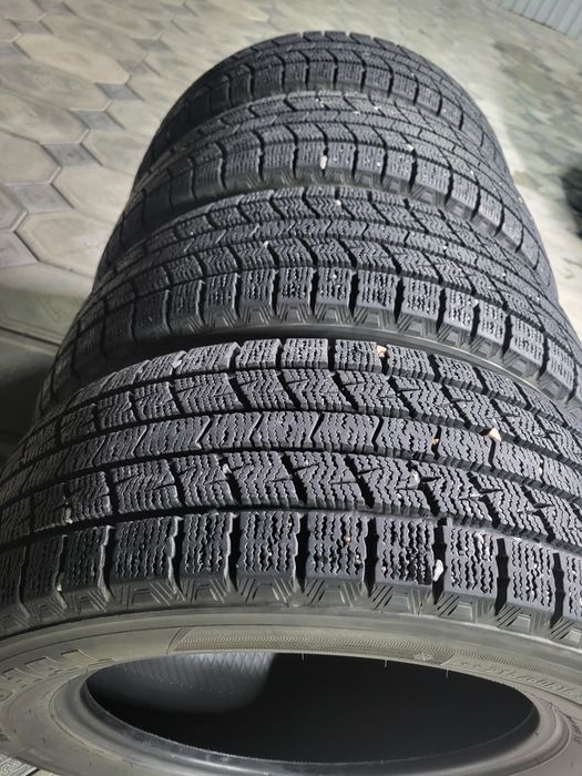 Продам  Кореиские  зимние шины в комплекте   215/60/16