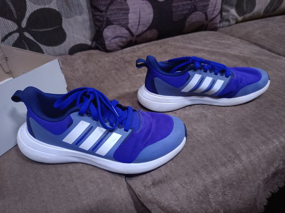 Маратонки Адидас 39 и 1/3