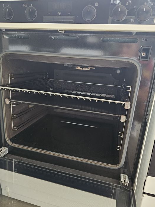 Печка с индукционни котлони и пара Electrolux ELI14340HV 2г.гаранция