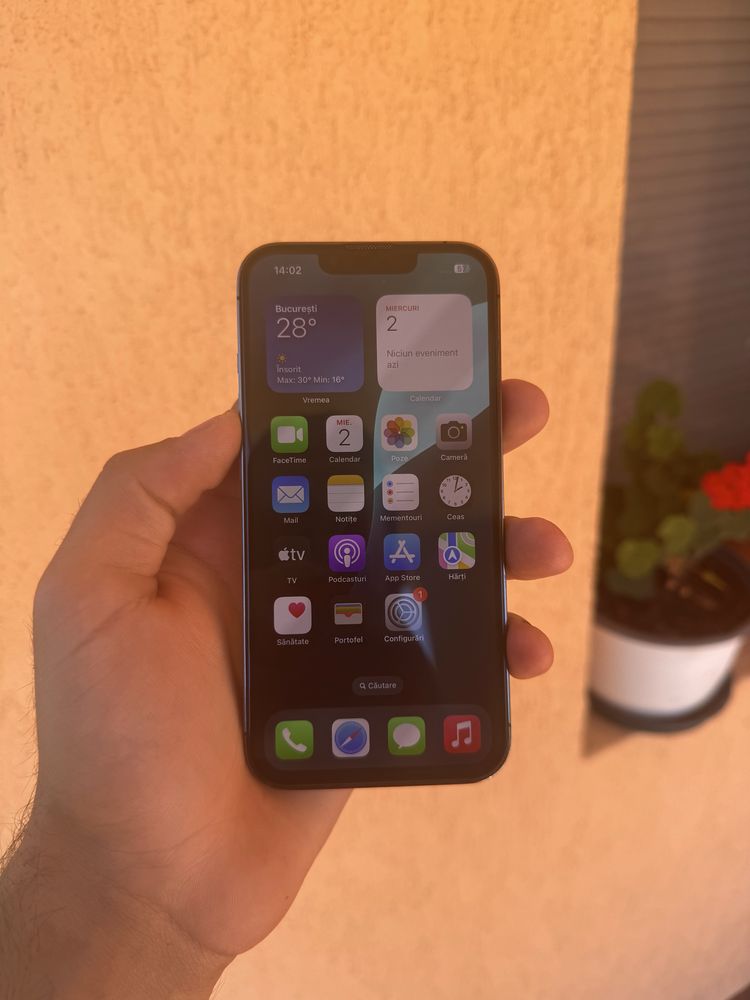 Vand iPhone 14 in garantie 88% bateria sau schimb