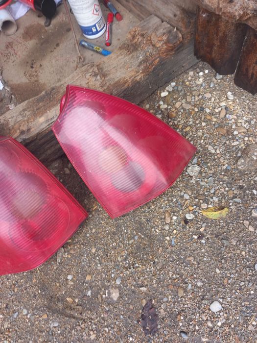 Vând stopuri complecte stanga dreapta peugeot 306 breack
