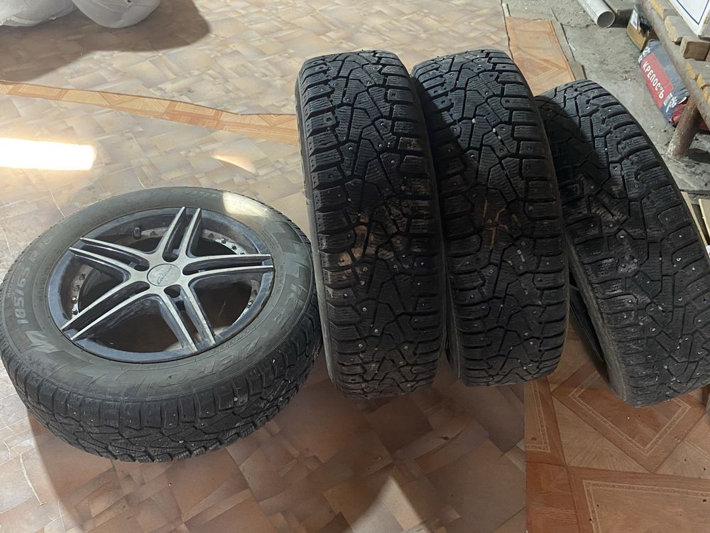 Зимние шины с дисками 185/65 r15