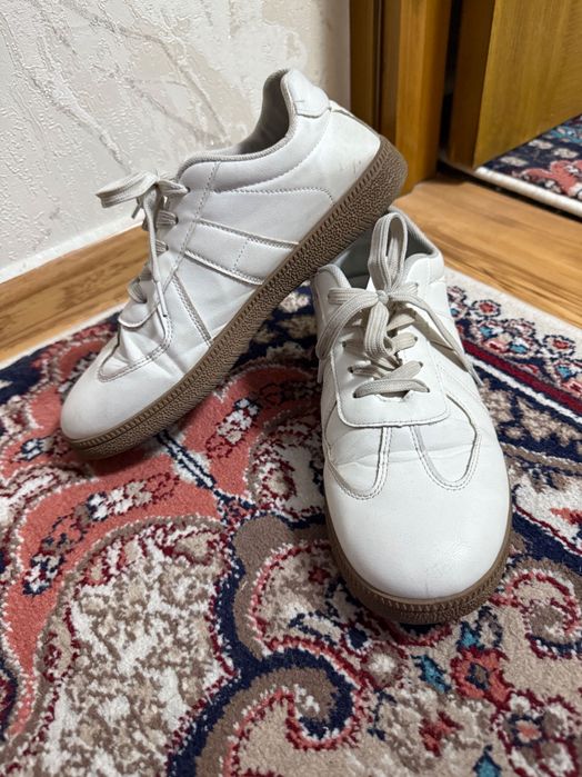 Кросовки женские