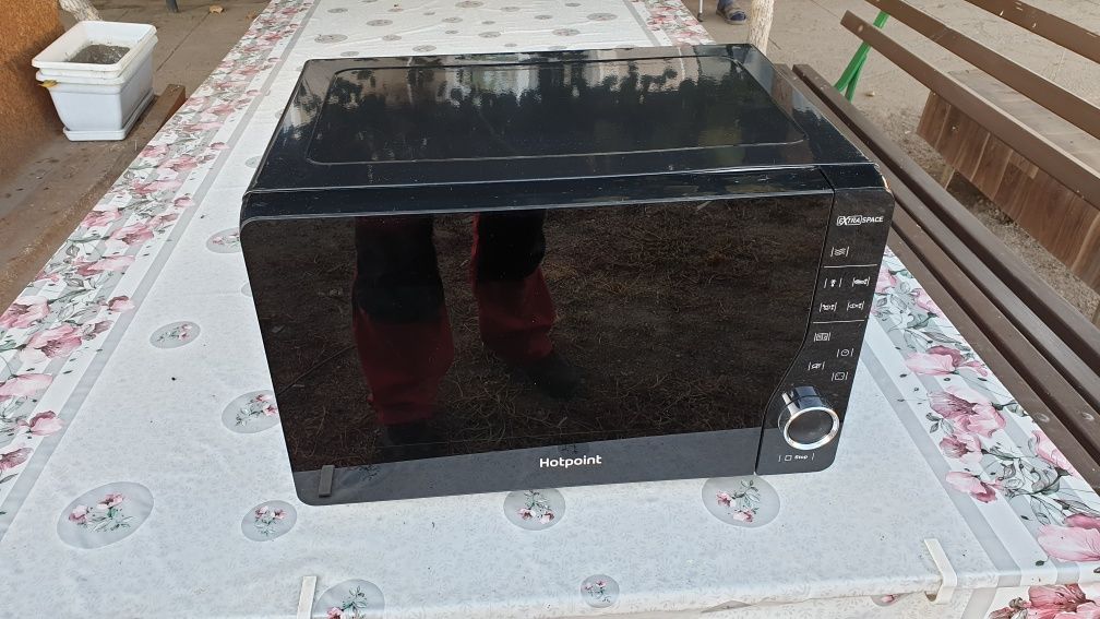 Микровълнова фурна "Hotpoint Ariston"