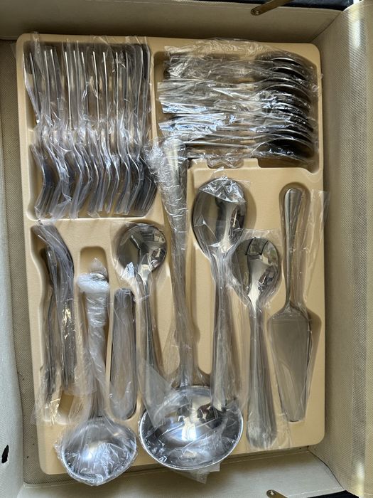 Комплект прибори за хранене за 12 човека