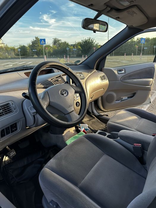 Toyota Prius din prima generație (NHW11, an 2001)