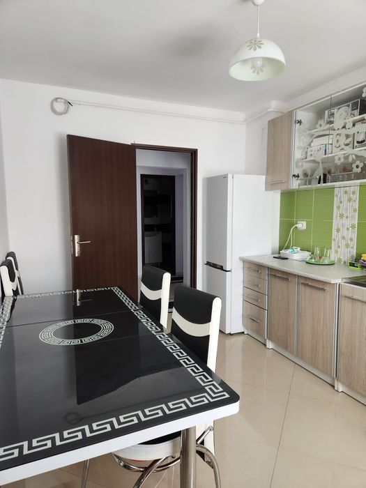 Inchiriez apartament