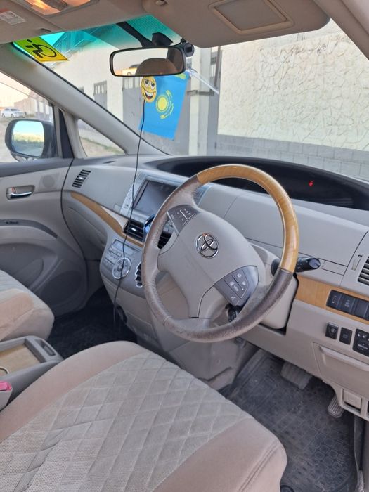 Автомобиль тойота эстима