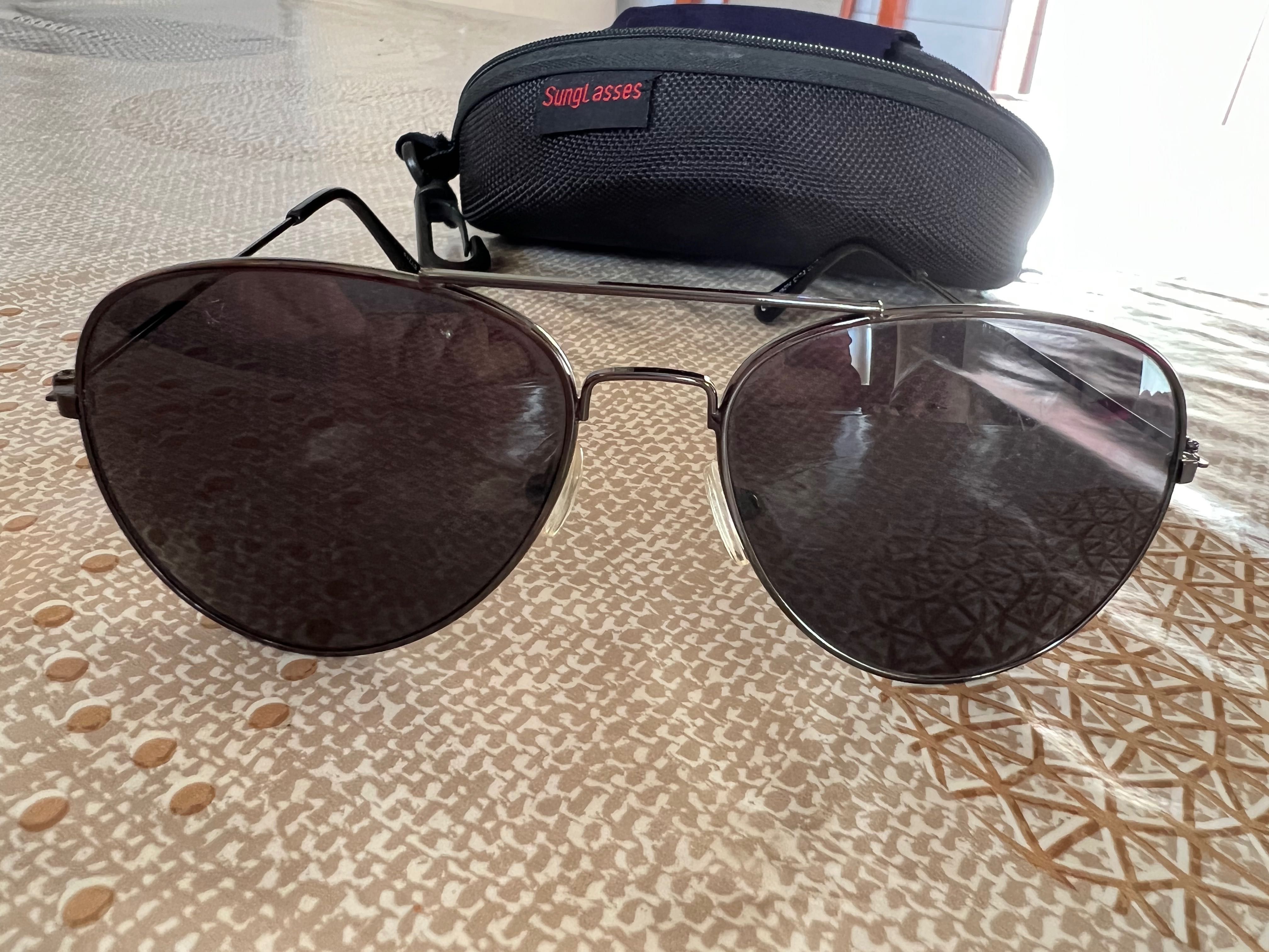 Различни модели слънчеви очила